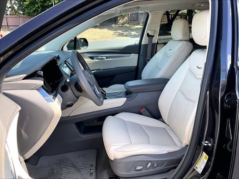Used 2018 Cadillac XT5 Luxury w/ Driver Awareness Package AWD/4WD image 28