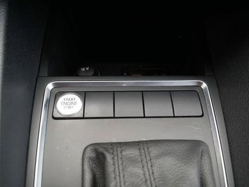 Used 2016 Volkswagen Jetta SE FWD image 35