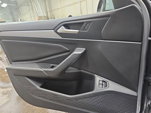 Used 2024 Volkswagen Jetta SE image 26