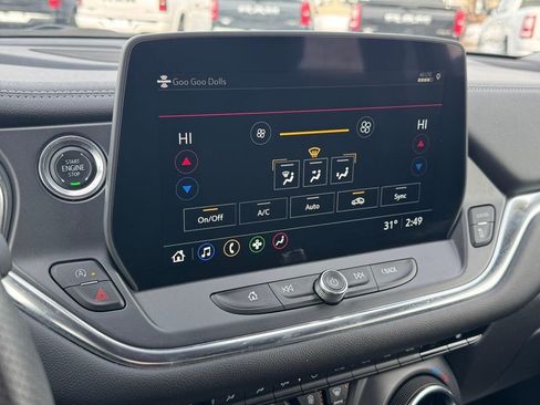 Used 2025 Chevrolet Blazer LT AWD/4WD image 23