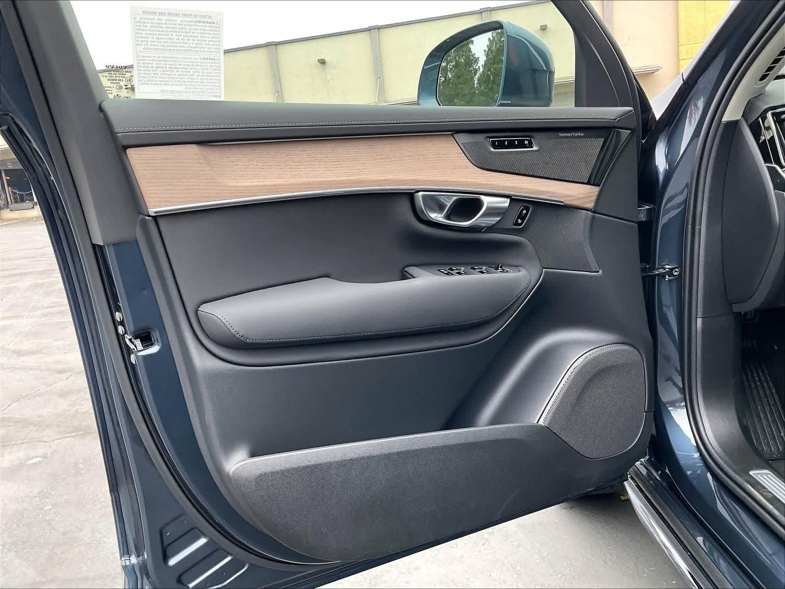 New 2026 Volvo XC90 B5 Plus w/ Protection Package AWD/4WD image 24