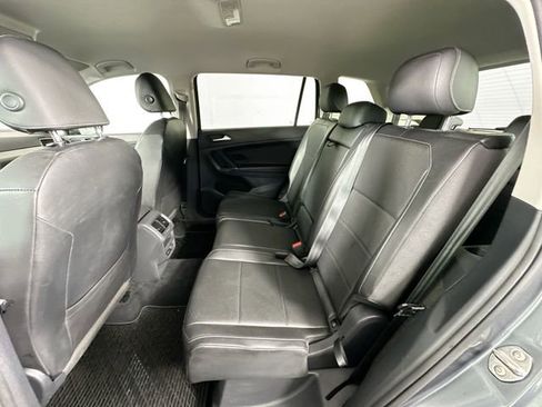 Used 2020 Volkswagen Tiguan SE w/ 3rd Row Seat Package AWD/4WD image 24