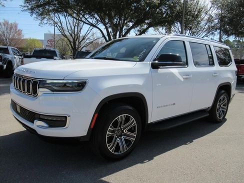 Used 2025 Jeep Wagoneer 4WD image 3