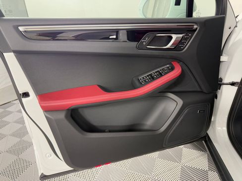 New 2026 Porsche Macan image 14