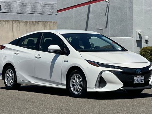 Used 2018 Toyota Prius Prime Premium FWD image 5