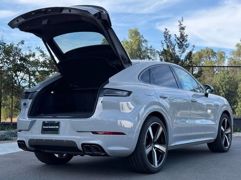 New 2026 Porsche Cayenne Turbo AWD/4WD image 32