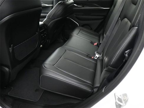 New 2025 Jeep Grand Cherokee Limited w/ Luxury Tech Group II image 39