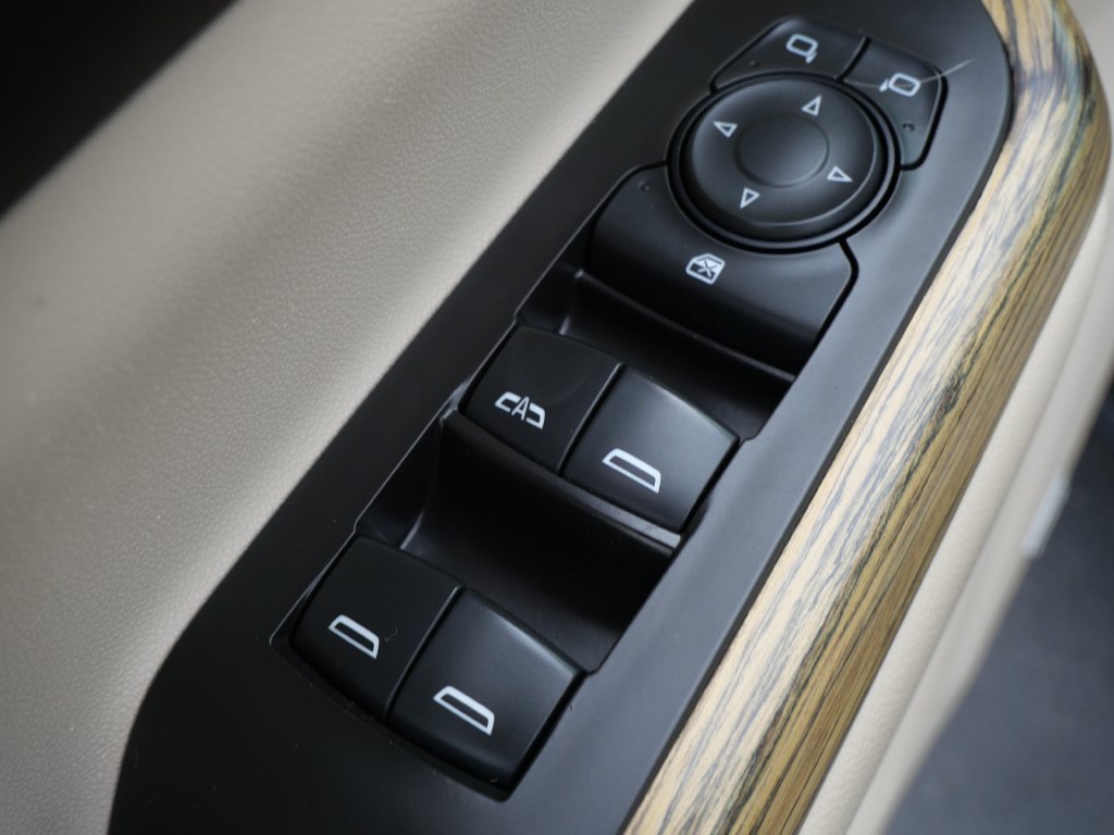 Certified 2019 GMC Acadia Denali w/ Technology Package AWD/4WD image 15