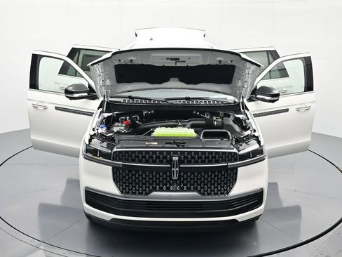 New 2026 Lincoln Navigator L Premier AWD/4WD image 45