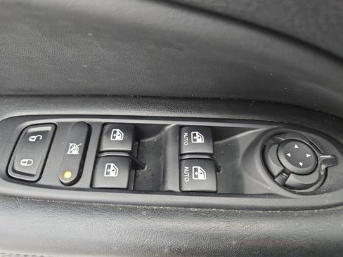 Used 2021 Jeep Compass Altitude image 26