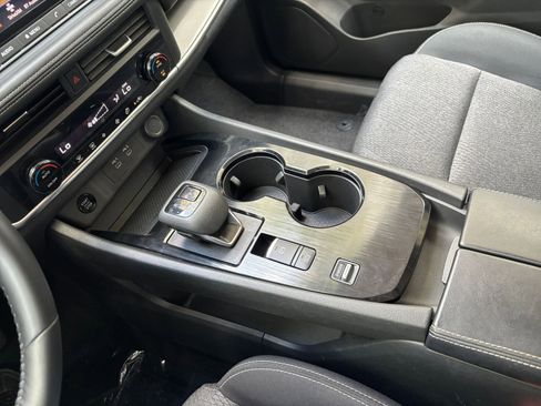 Used 2025 Nissan Rogue SV FWD image 49
