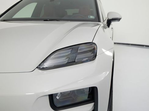 New 2026 Porsche Macan Turbo Electric image 40