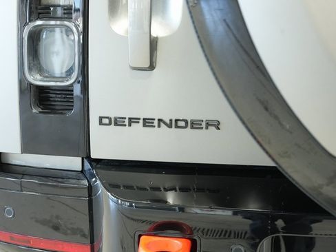 Used 2025 Land Rover Defender 110 X image 14