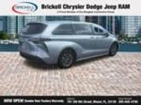 Used 2024 Toyota Sienna XLE FWD image 20