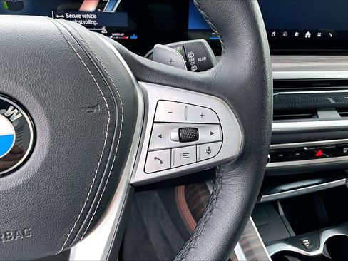 Certified 2024 BMW X7 xDrive40i w/ Premium Package image 25