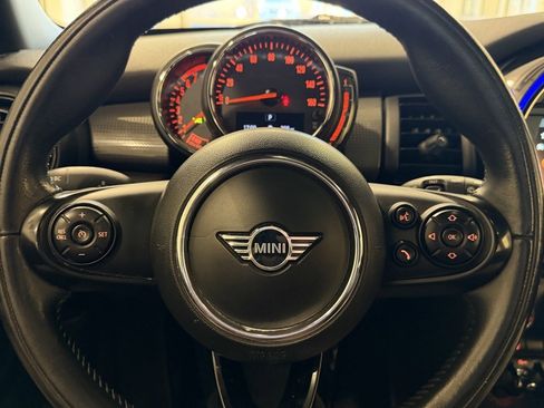 Used 2021 MINI Cooper 2-Door Hardtop image 18