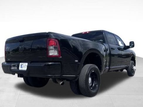 Used 2023 RAM 3500 Big Horn w/ Night Edition AWD/4WD image 4