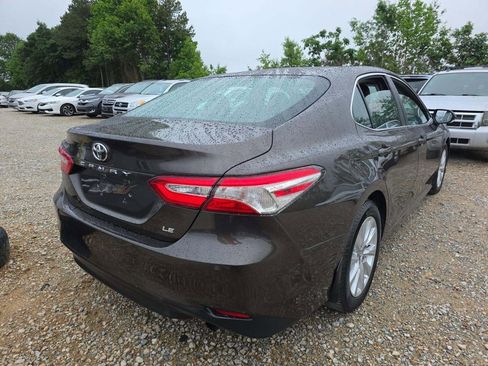Used 2018 Toyota Camry LE FWD image 3