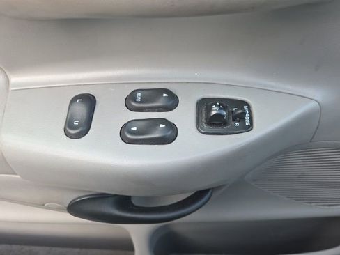 Used 1998 Ford F150 XLT image 11