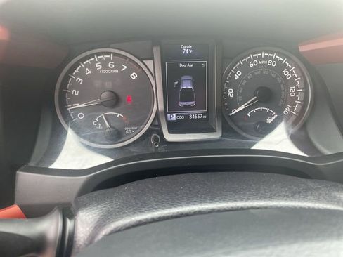 Used 2016 Toyota Tacoma TRD Off-Road w/ Towing Package AWD/4WD image 11