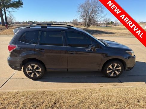 Used 2017 Subaru Forester 2.5i Limited image 2