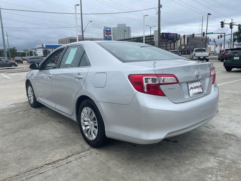 Used 2012 Toyota Camry LE FWD image 3