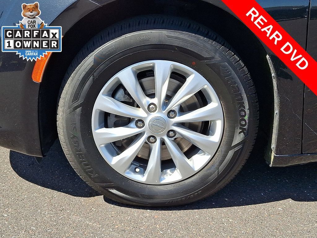 Used 2018 Chrysler Pacifica Touring-L FWD image 8