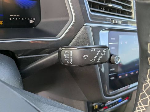 Used 2023 Volkswagen Tiguan SE FWD image 30