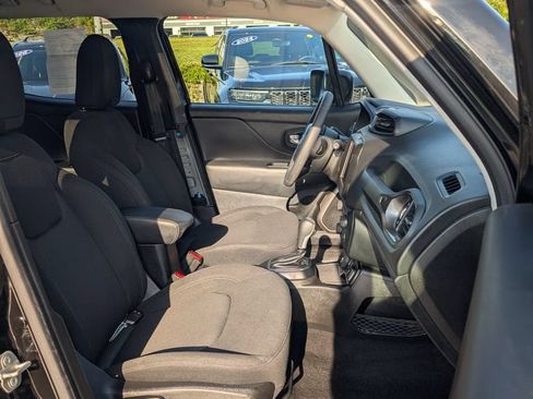 Used 2023 Jeep Renegade Latitude AWD/4WD image 20