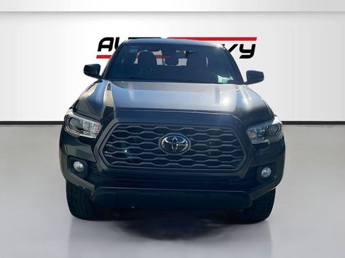 Used 2020 Toyota Tacoma TRD Off-Road w/ Technology Package AWD/4WD image 2