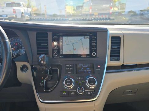 Used 2019 Toyota Sienna XLE w/ XLE Navigation Package AWD/4WD image 12