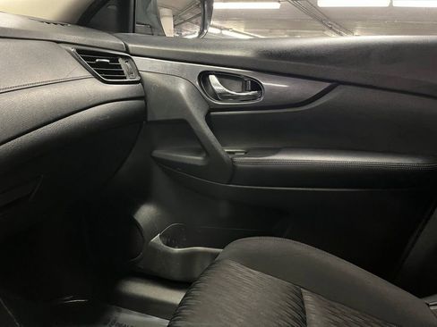 Used 2020 Nissan Rogue SV FWD image 28