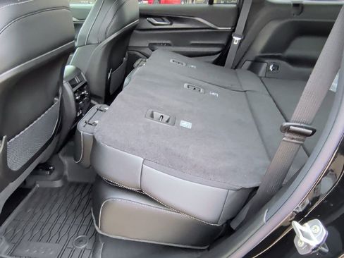 New 2025 Jeep Grand Cherokee Altitude image 41