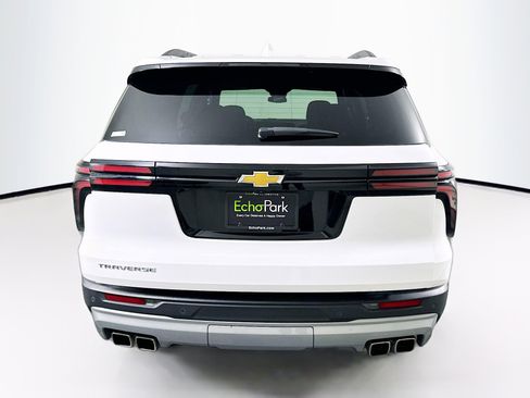Used 2025 Chevrolet Traverse LT image 7