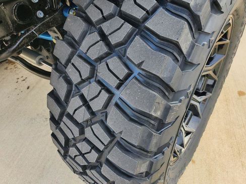 Used 2023 Jeep Gladiator Sport image 37