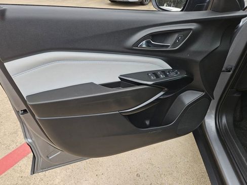 Used 2025 Chevrolet Trax LT w/ LT Convenience Package FWD image 14