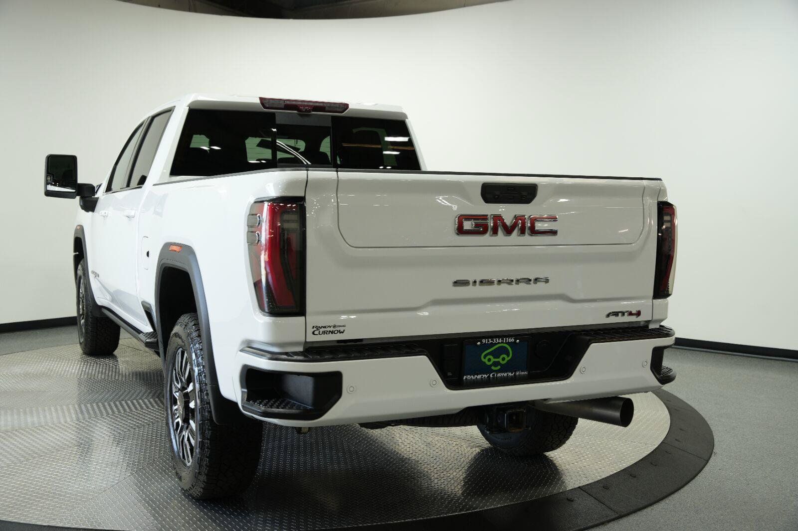 Used 2024 GMC Sierra 2500 AT4 w/ AT4 Premium Plus Package AWD/4WD image 8