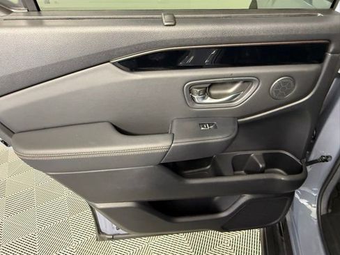 Used 2025 Honda Pilot TrailSport image 34