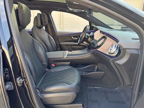 Used 2023 Mercedes-Benz EQS 580 4MATIC SUV w/ Exclusive Trim Package image 15