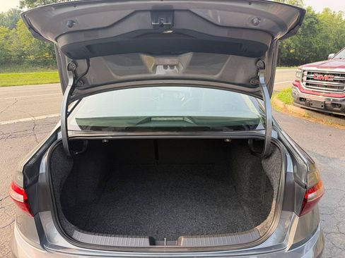 Used 2021 Volkswagen Jetta SE FWD image 28