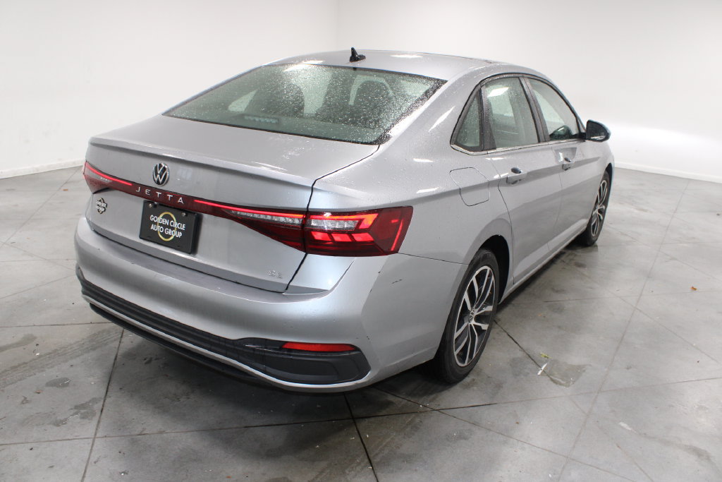 Used 2025 Volkswagen Jetta SE FWD image 9