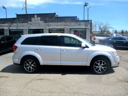 Used 2011 Dodge Journey R/T w/ Navigation & Sound Group I image 2