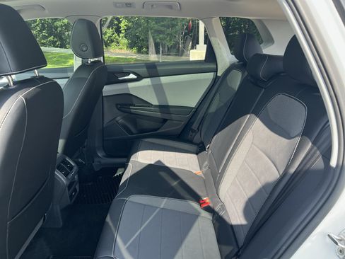 Certified 2022 Volkswagen Taos SE FWD image 29