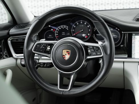 Used 2020 Porsche Panamera 4 image 9