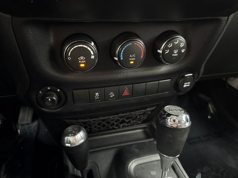 Used 2017 Jeep Wrangler Unlimited Sport AWD/4WD image 27