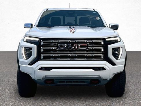 Used 2025 GMC Canyon Denali AWD/4WD image 3