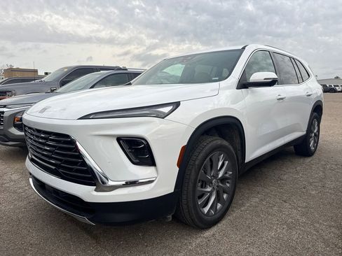 Used 2025 Buick Enclave Preferred image 1