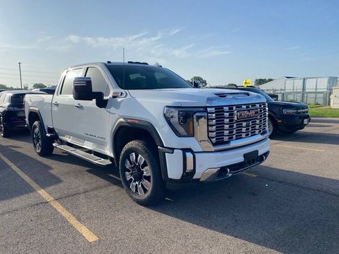 Used 2025 GMC Sierra 2500 Denali AWD/4WD image 4