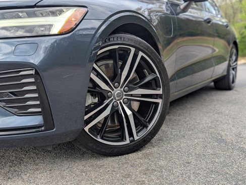 Used 2022 Volvo S60 T8 R-Design image 34