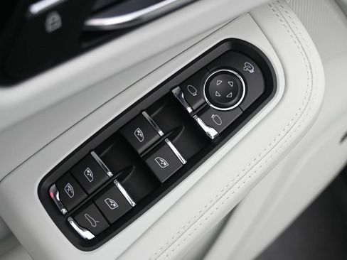 New 2025 Porsche Macan image 20